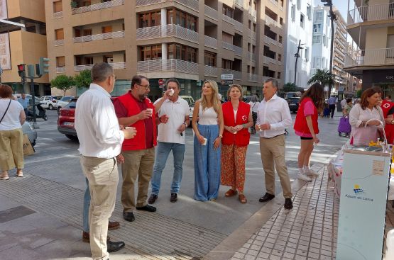 Rueda de prensa con al concejal de Sanidad, el gerente de Aguas de Lorca y el presidente de Cruz Roja Lorca hablando sobre la campaña de la ola de calor