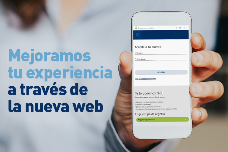 Una mano porta un teléfono móvil mostrando la nueva web